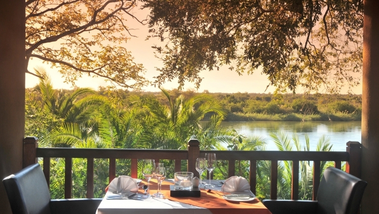 Divava Okawango Lodge - Frühstück mit Blick a